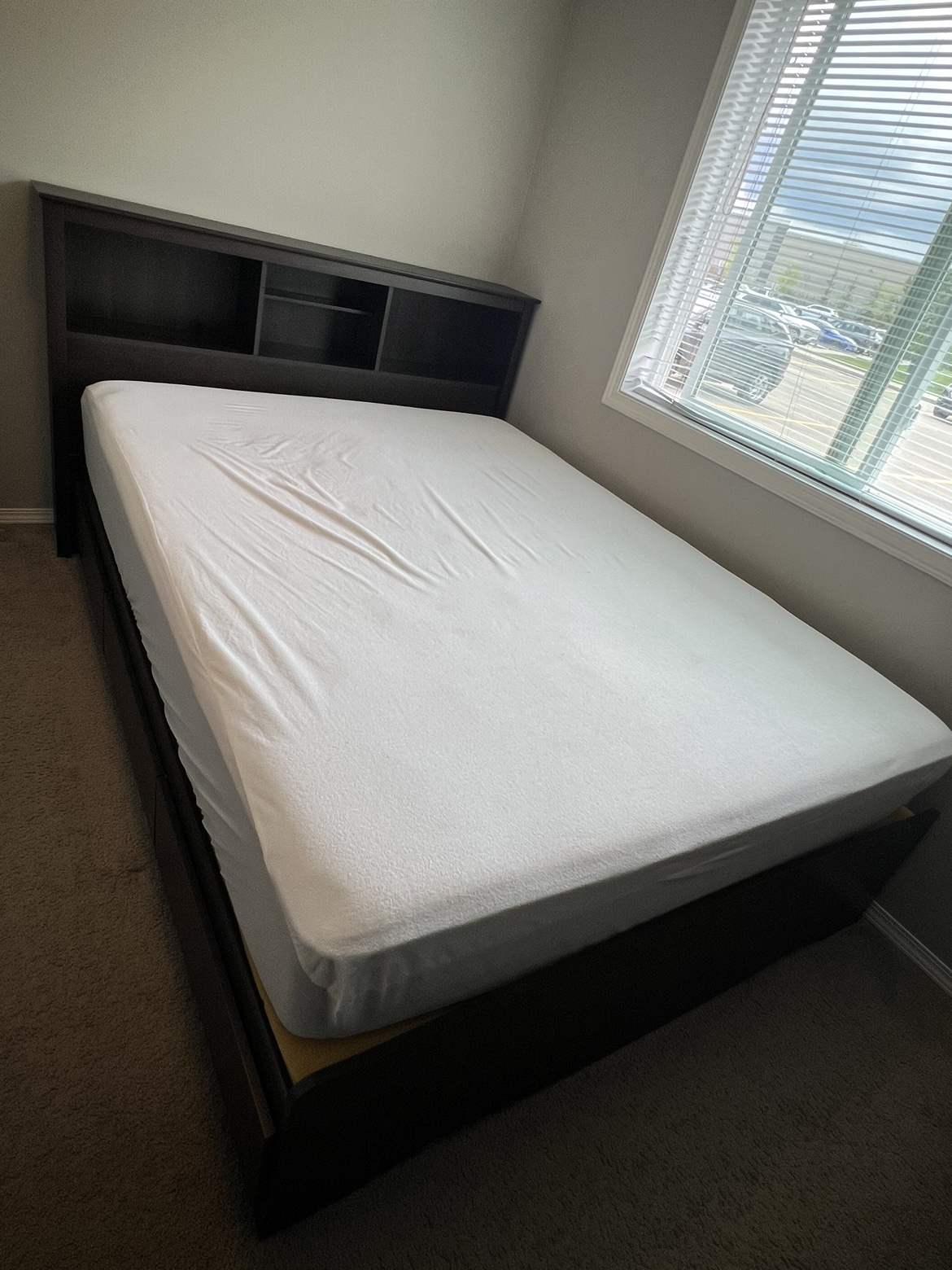Queen bed with 6 drawers. Also includes headboard - photo 5