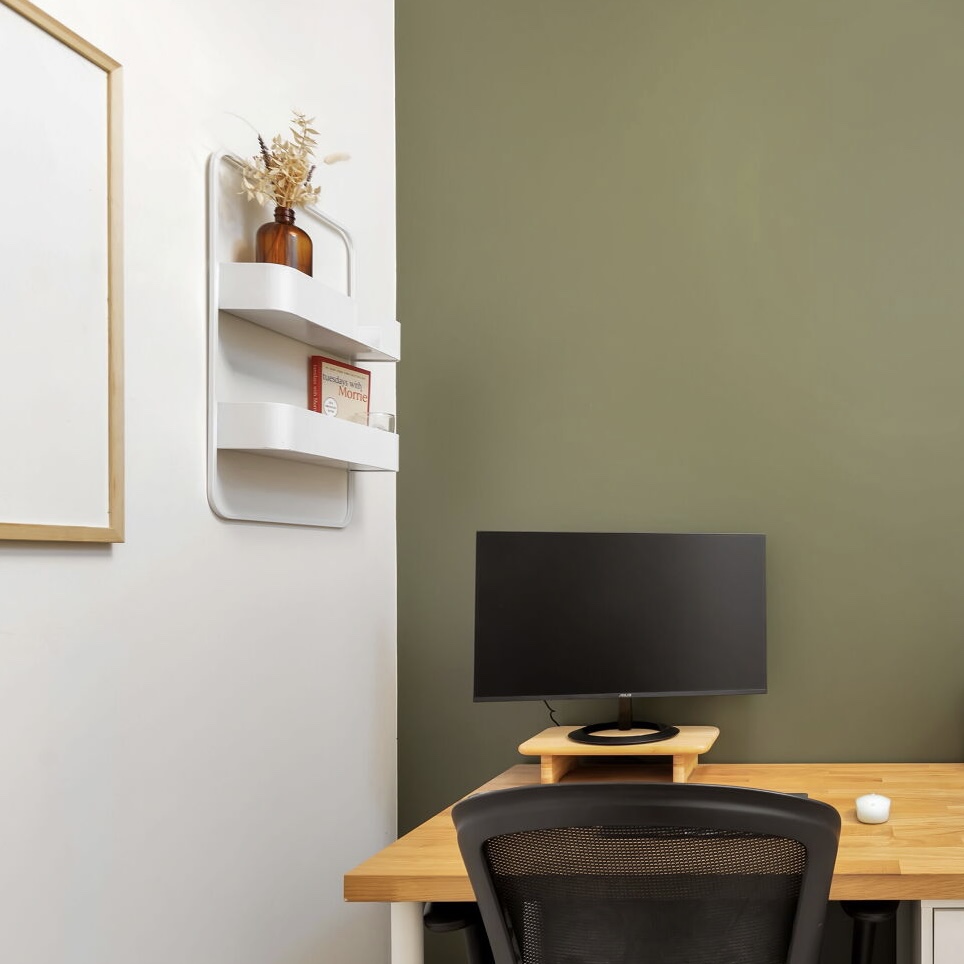 FREE: Minimalistic White Shelf