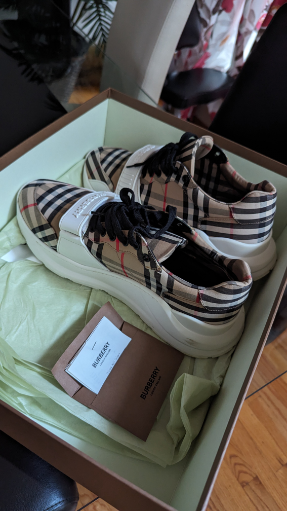 Authentic Burberry shoes - photo 3