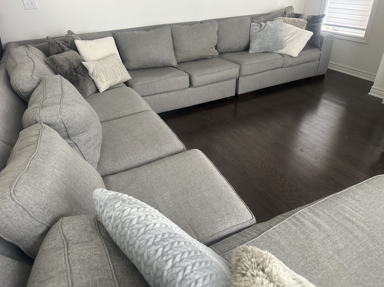 Ashely furniture Large size sectional couch 10+ seater - photo 3