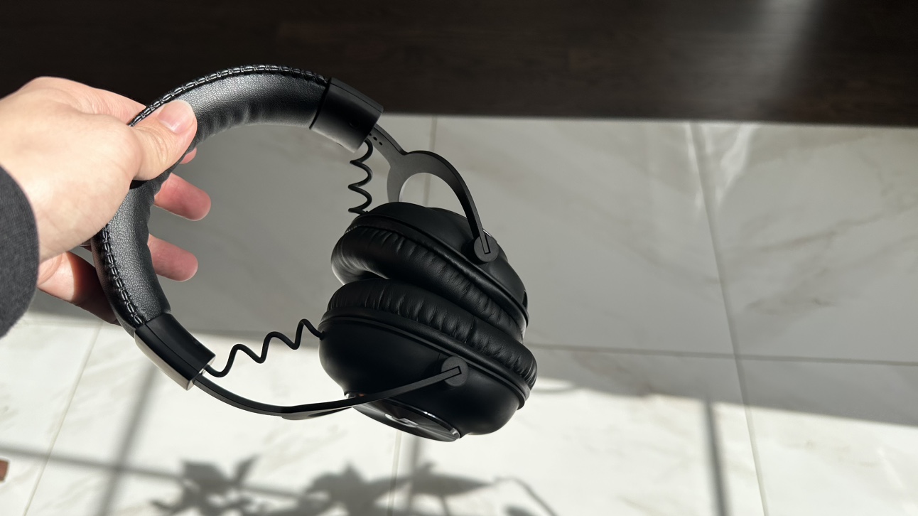 Logitech G PRO Headset image indicator(2)