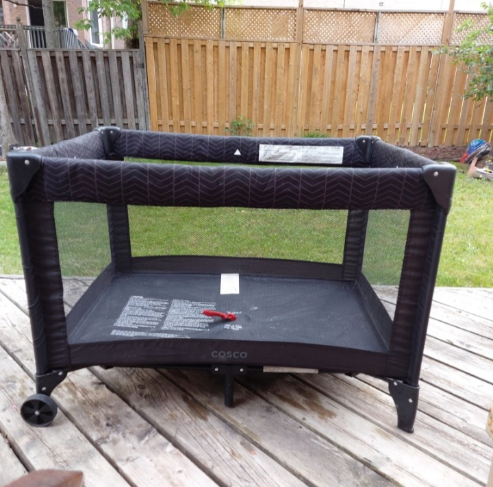 COSCO Play pen yard with play mat on wheels with breathable mesh