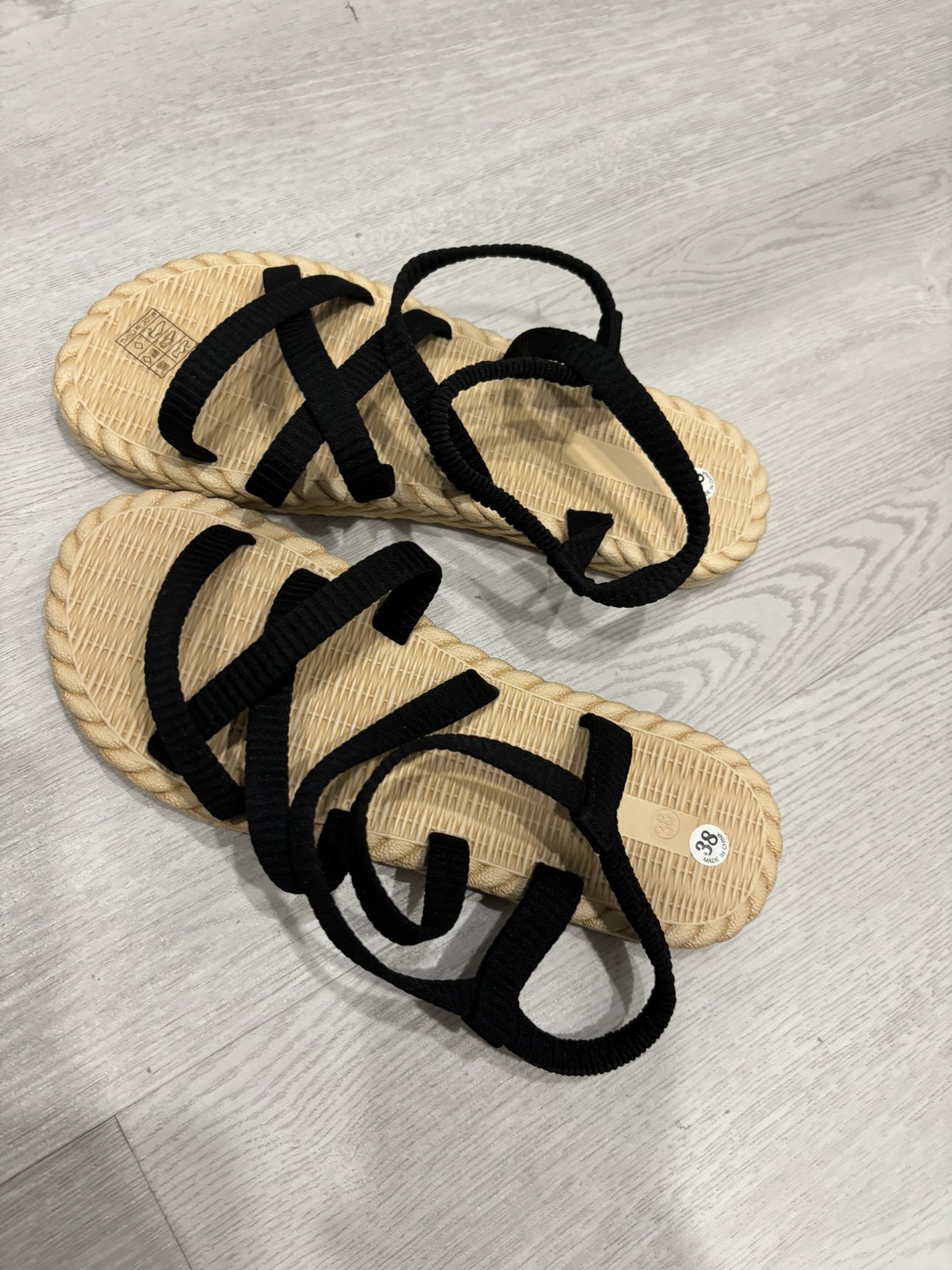 women cross strap  flat sandal  new