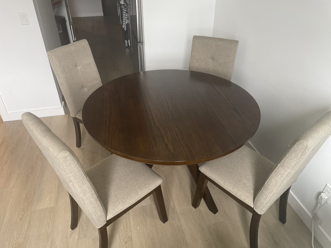 Round dinner table with 4 chairs like new - photo 2