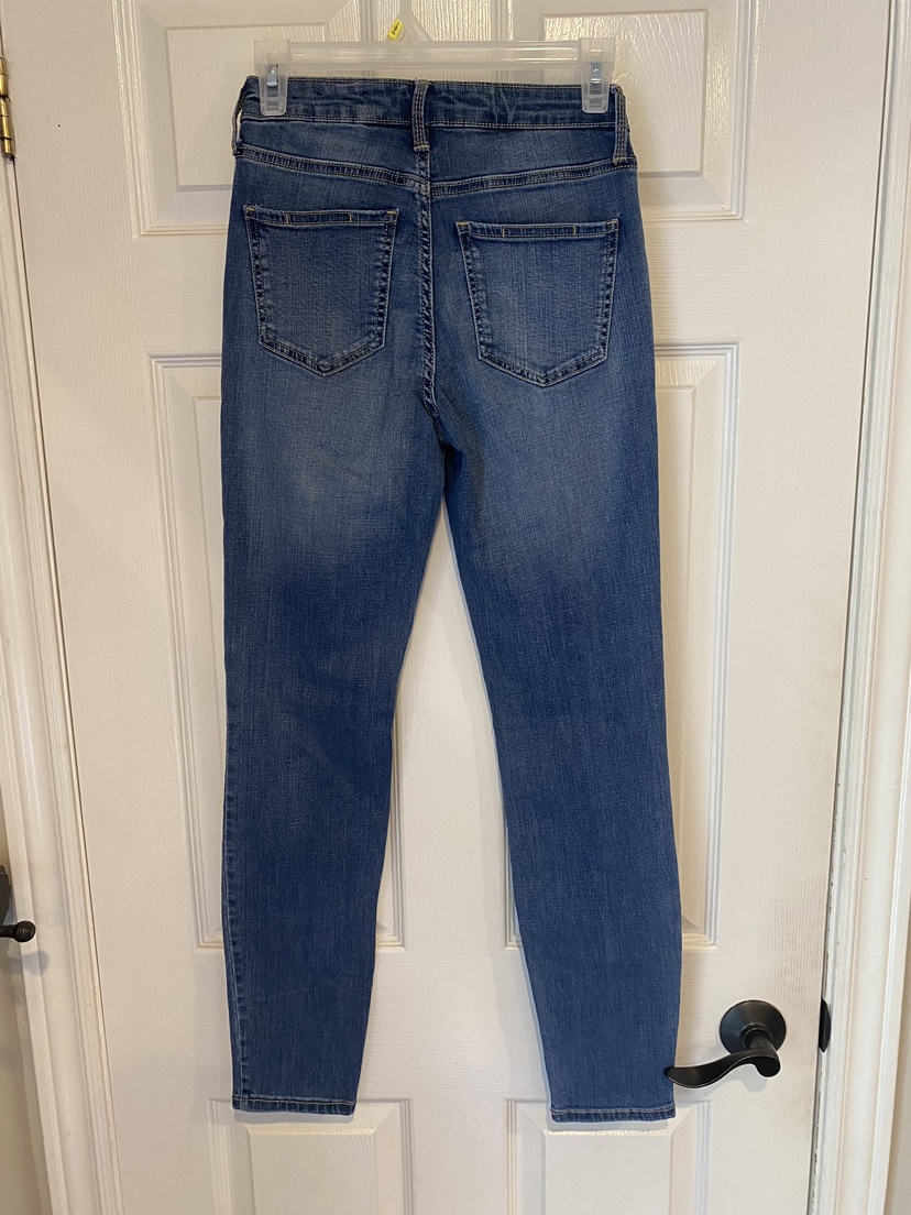 Reitman’s High Waisted Skinny Jeans image indicator(4)