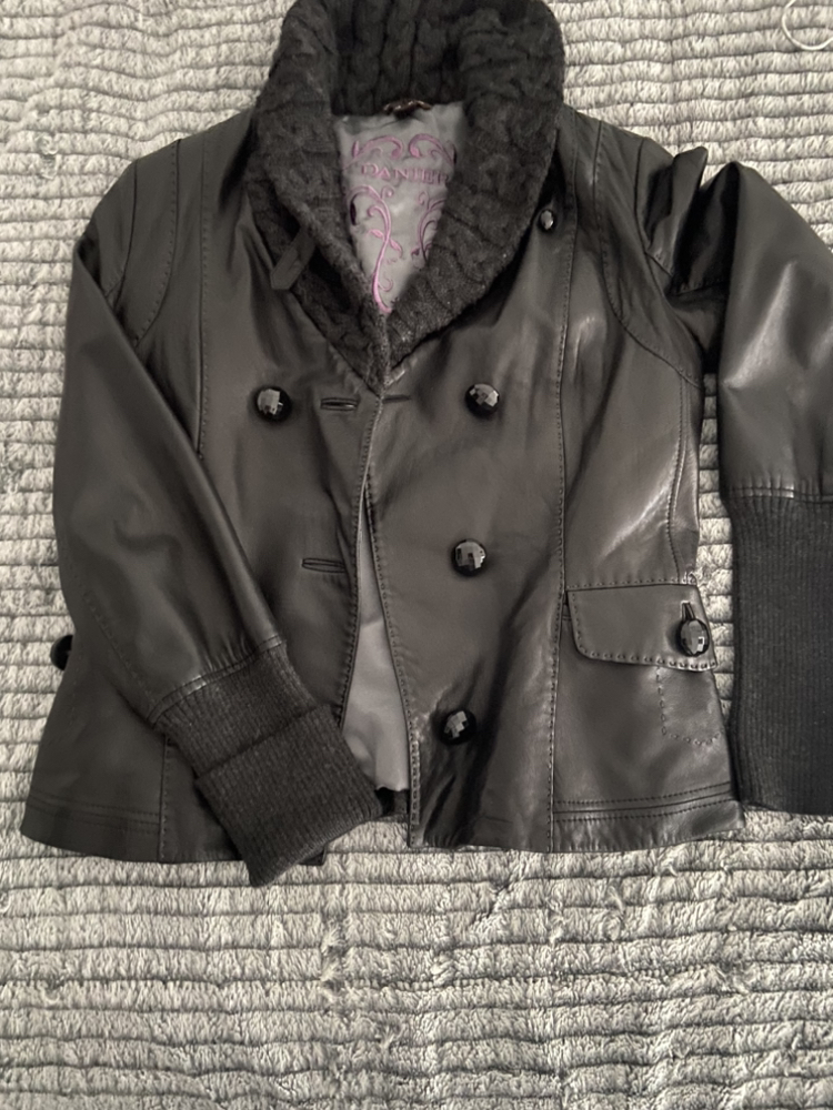 Women’s Danier Leather jacket image indicator(5)