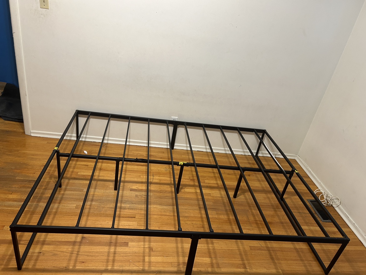 Queen metal bed frame - photo 5
