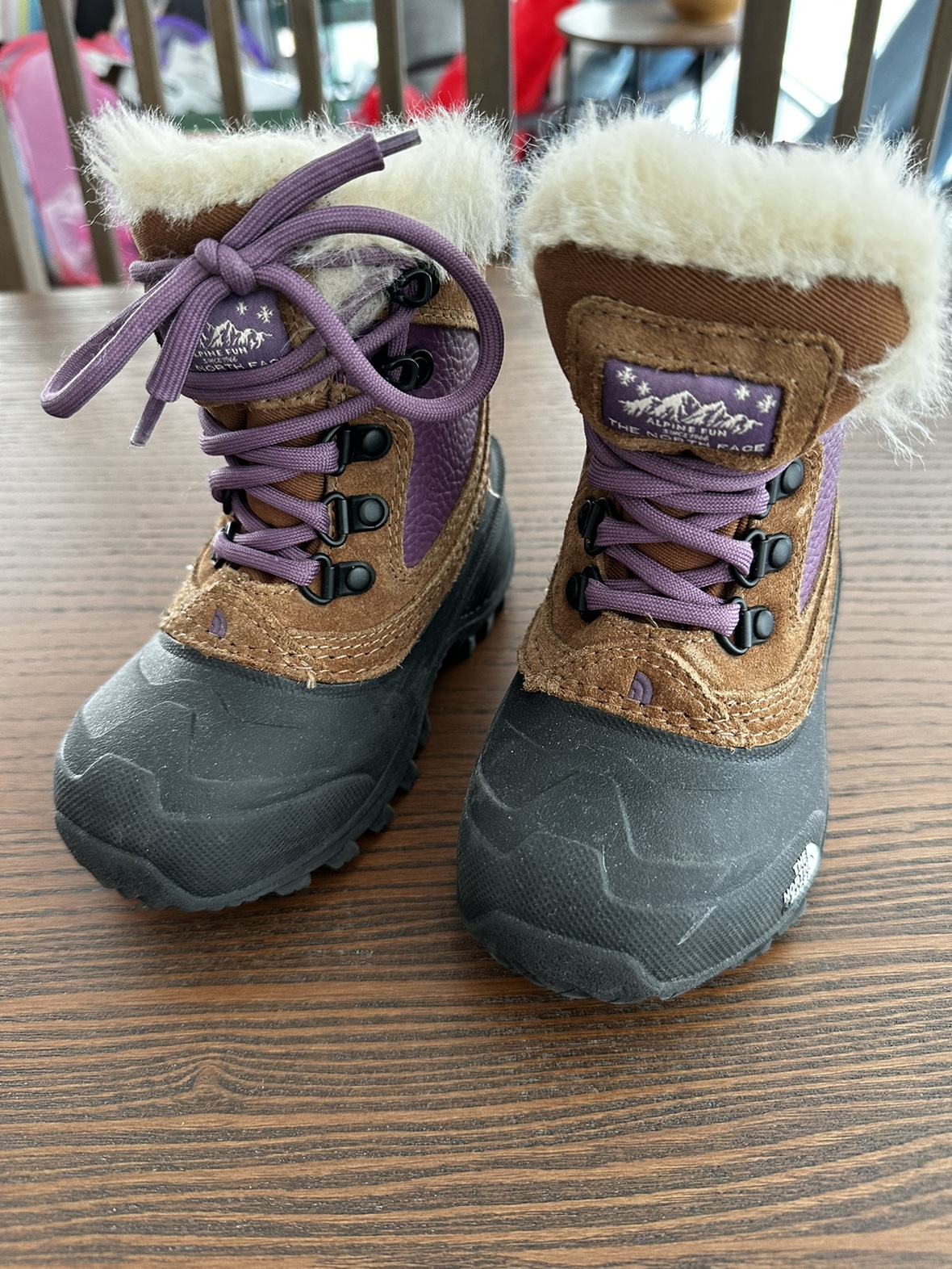 The Northface toddler snow boots size US 10
