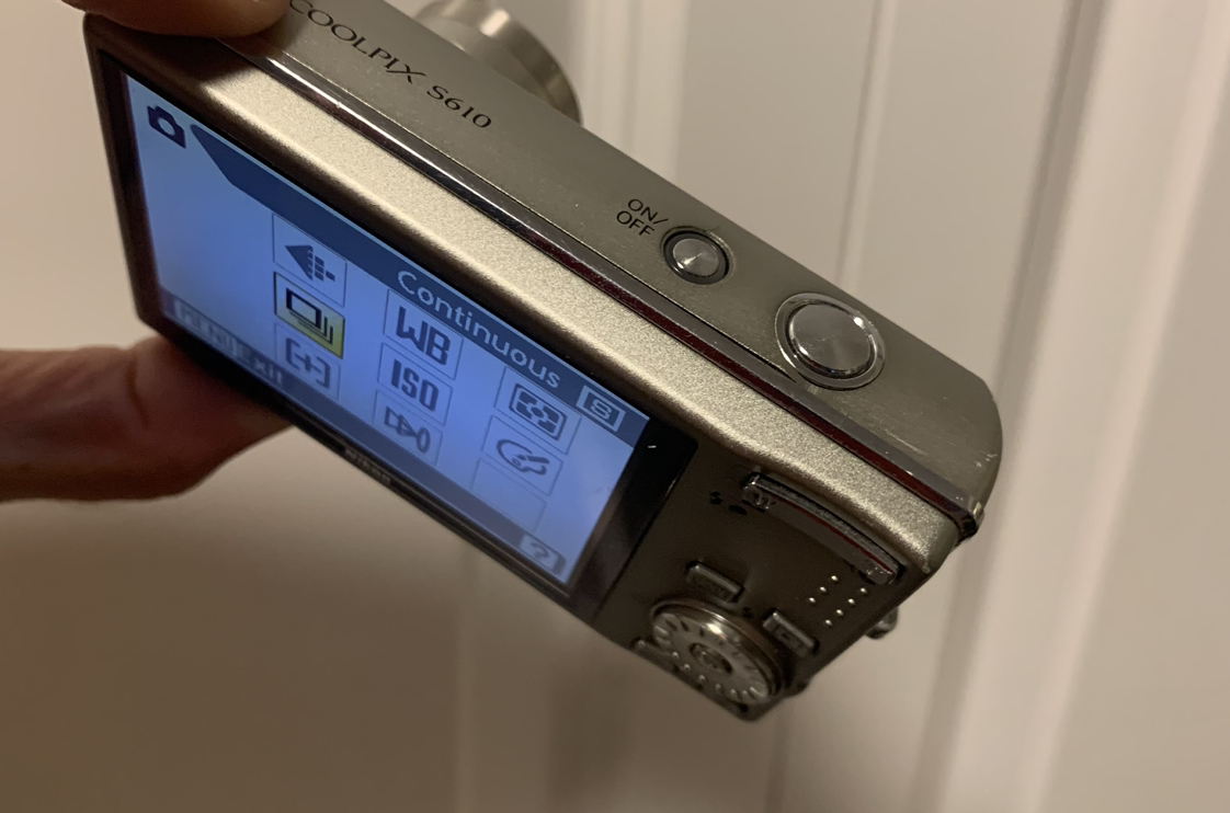 Nikon COOLPIX S610 10.0MP Digital Camera 4X Optical Zoom image indicator(2)
