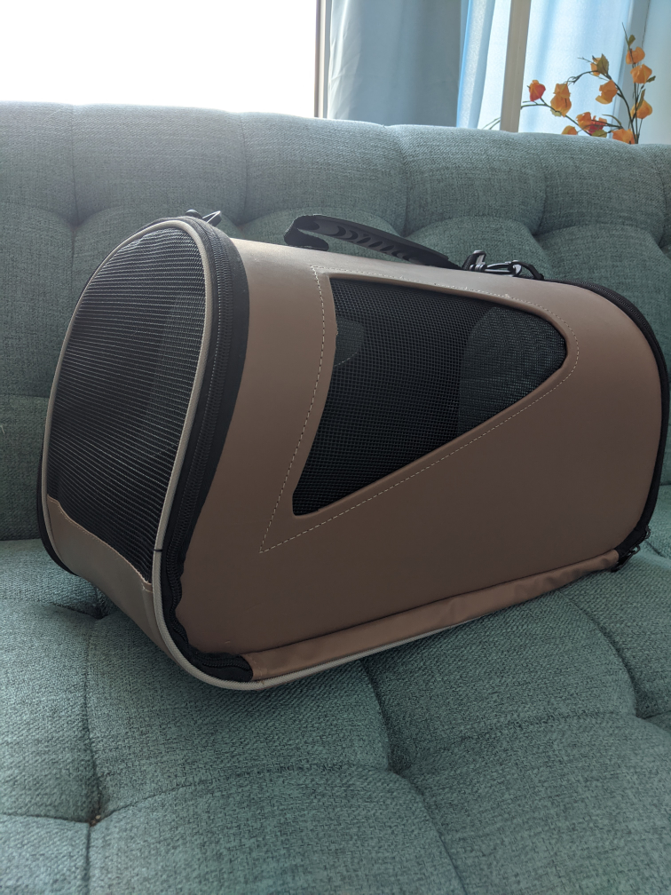 Small pet carrier 🐕🐈(moving sale!) image indicator(2)