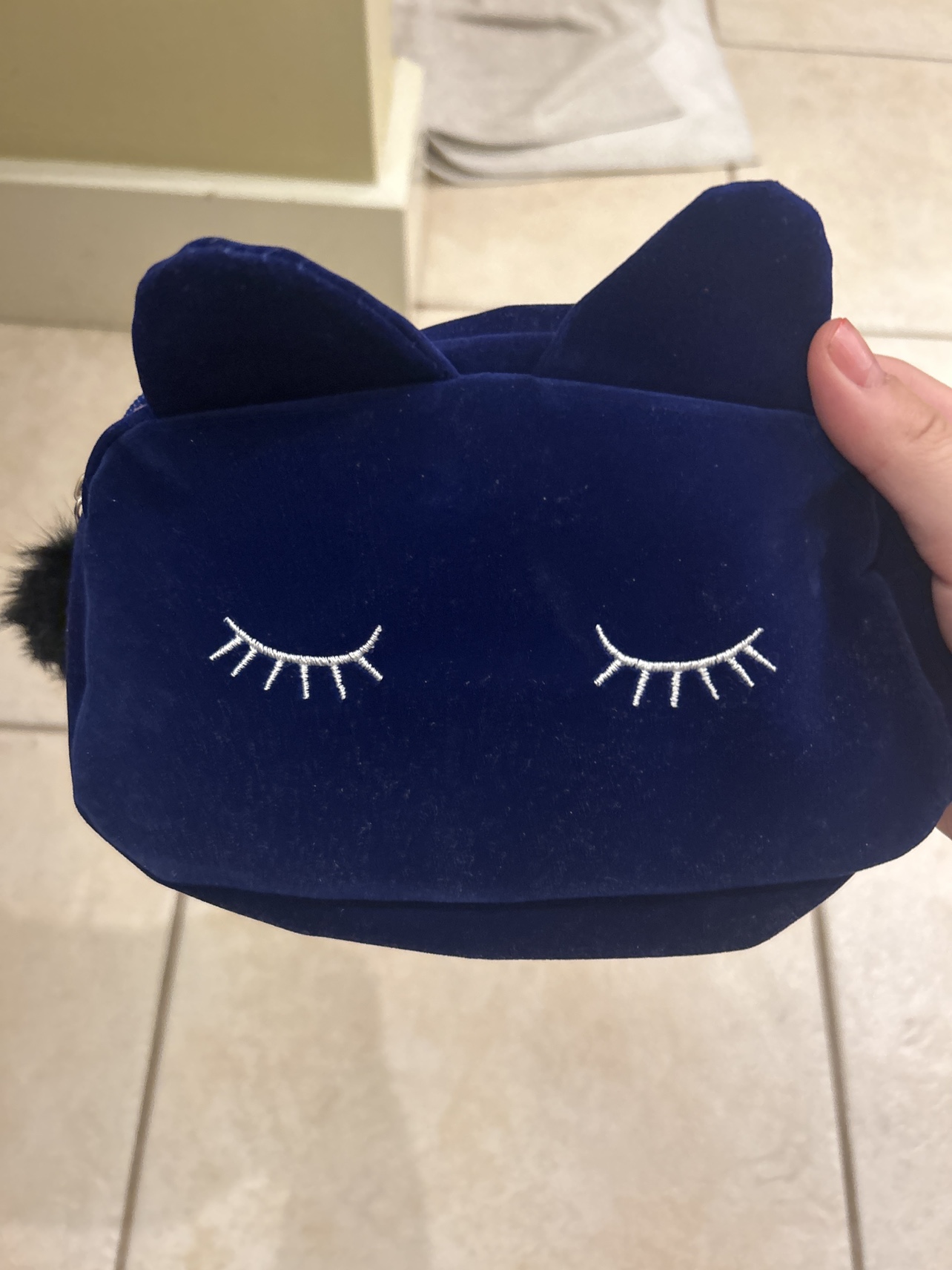 Cute little makeup bag - photo 2