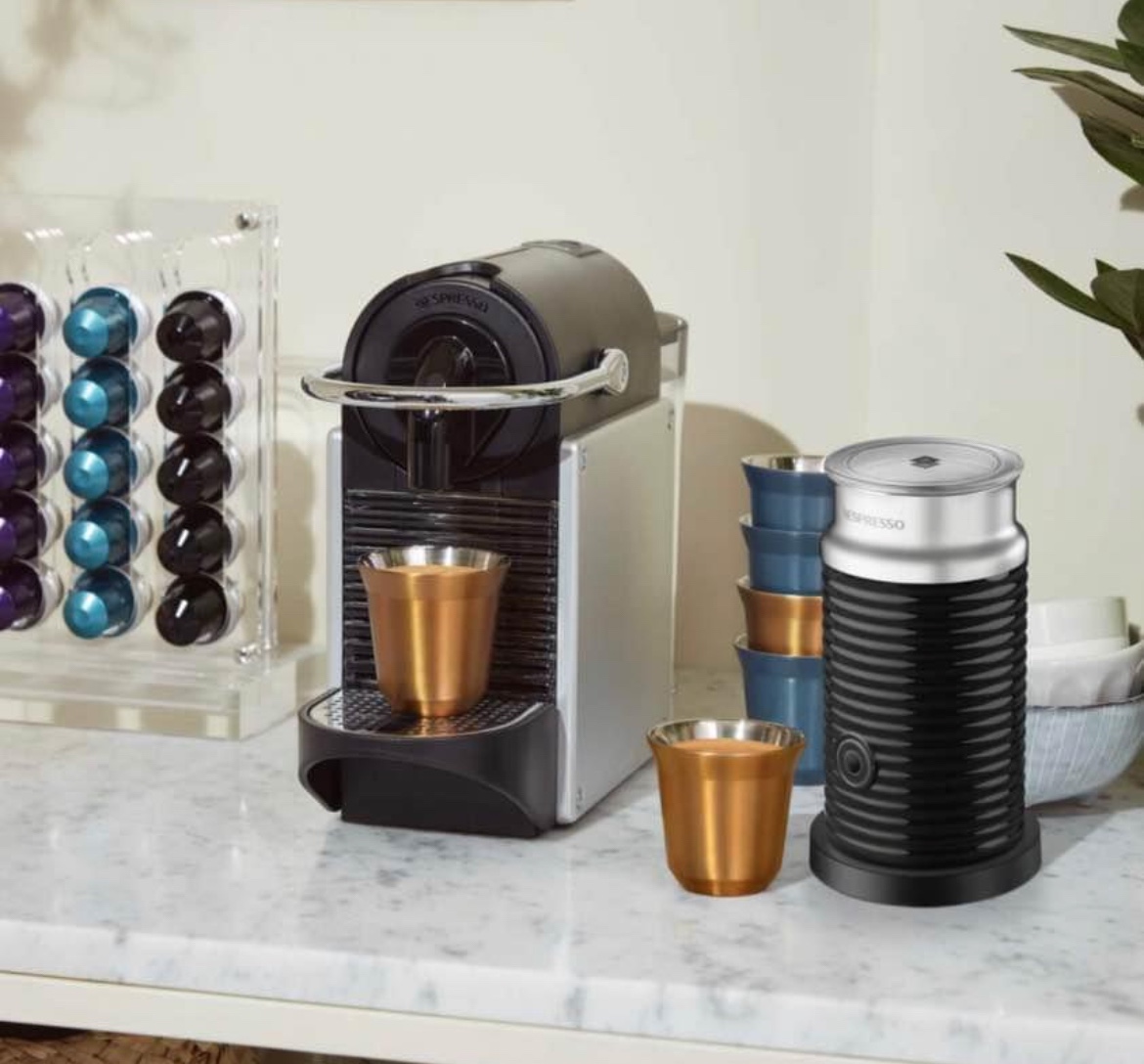Nespresso pixie with milk frother and pods image indicator(3)