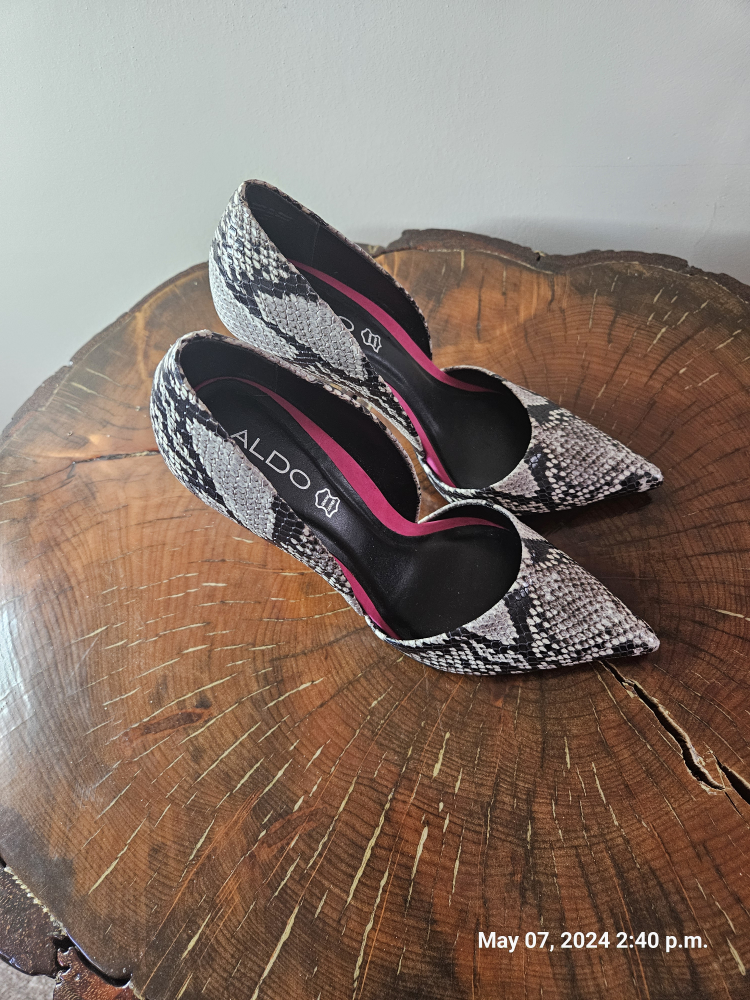 Ladies snake skins high heels image indicator(3)