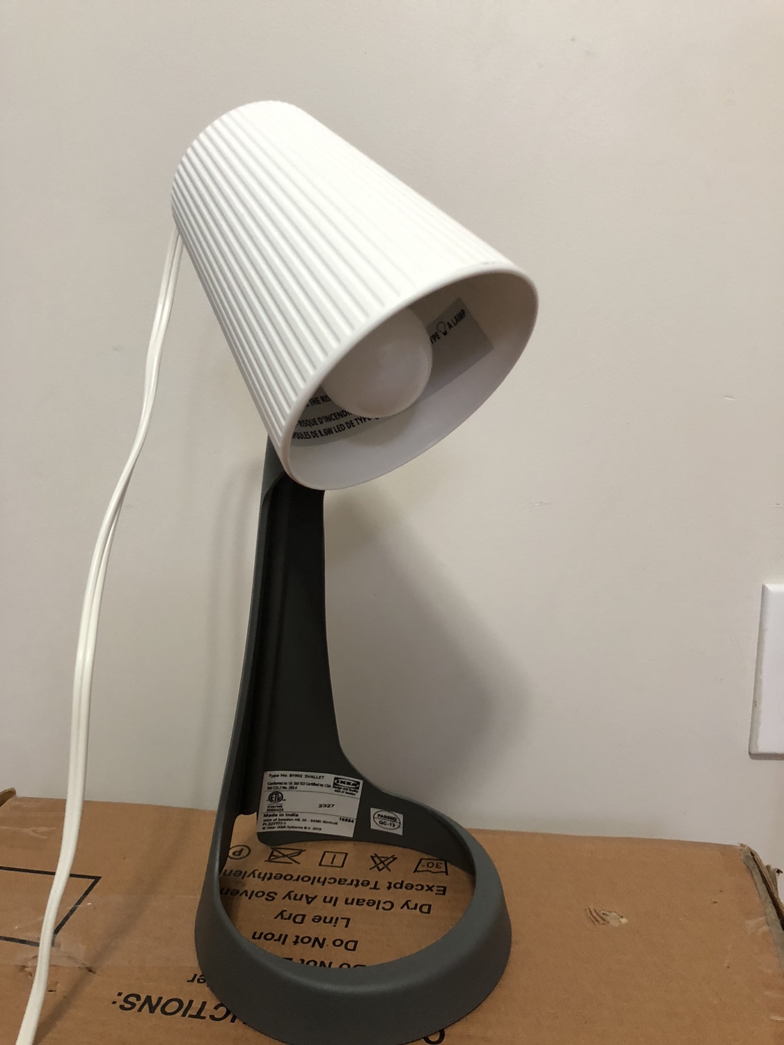 Unused mirror and slightly used small lamp shade - photo 2