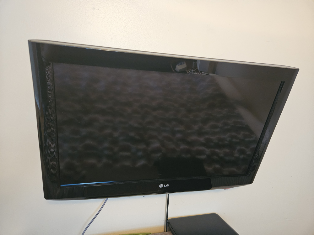 32" LG TV