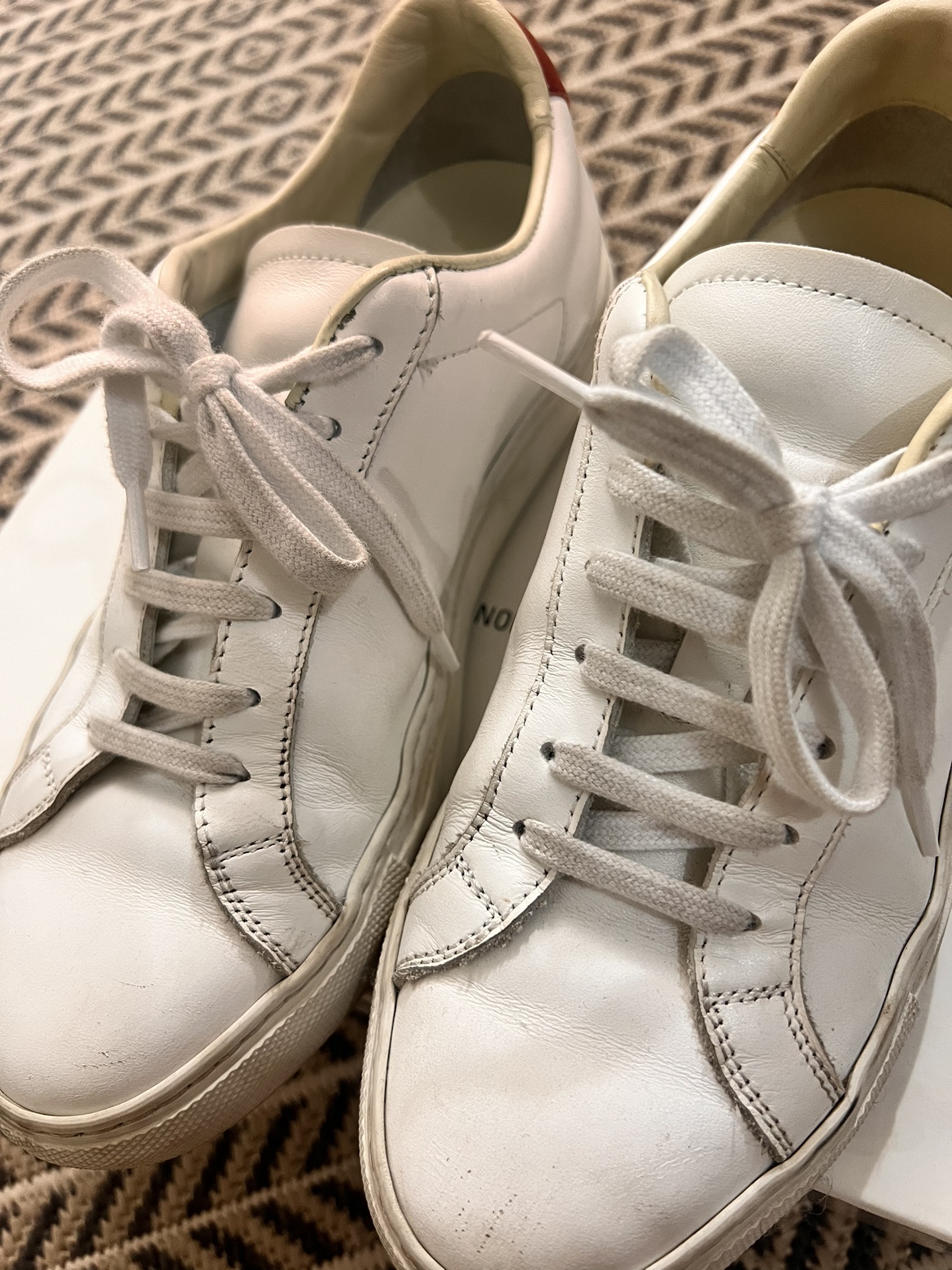 Common projects sneaker. Size 6 womans - photo 5