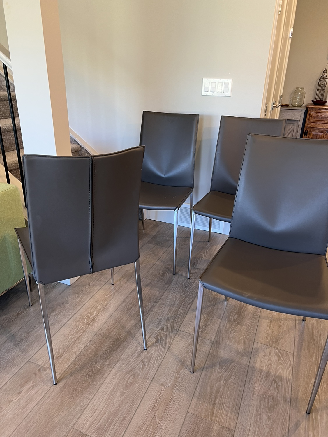 Dining chairs 4 x $40each - photo 2