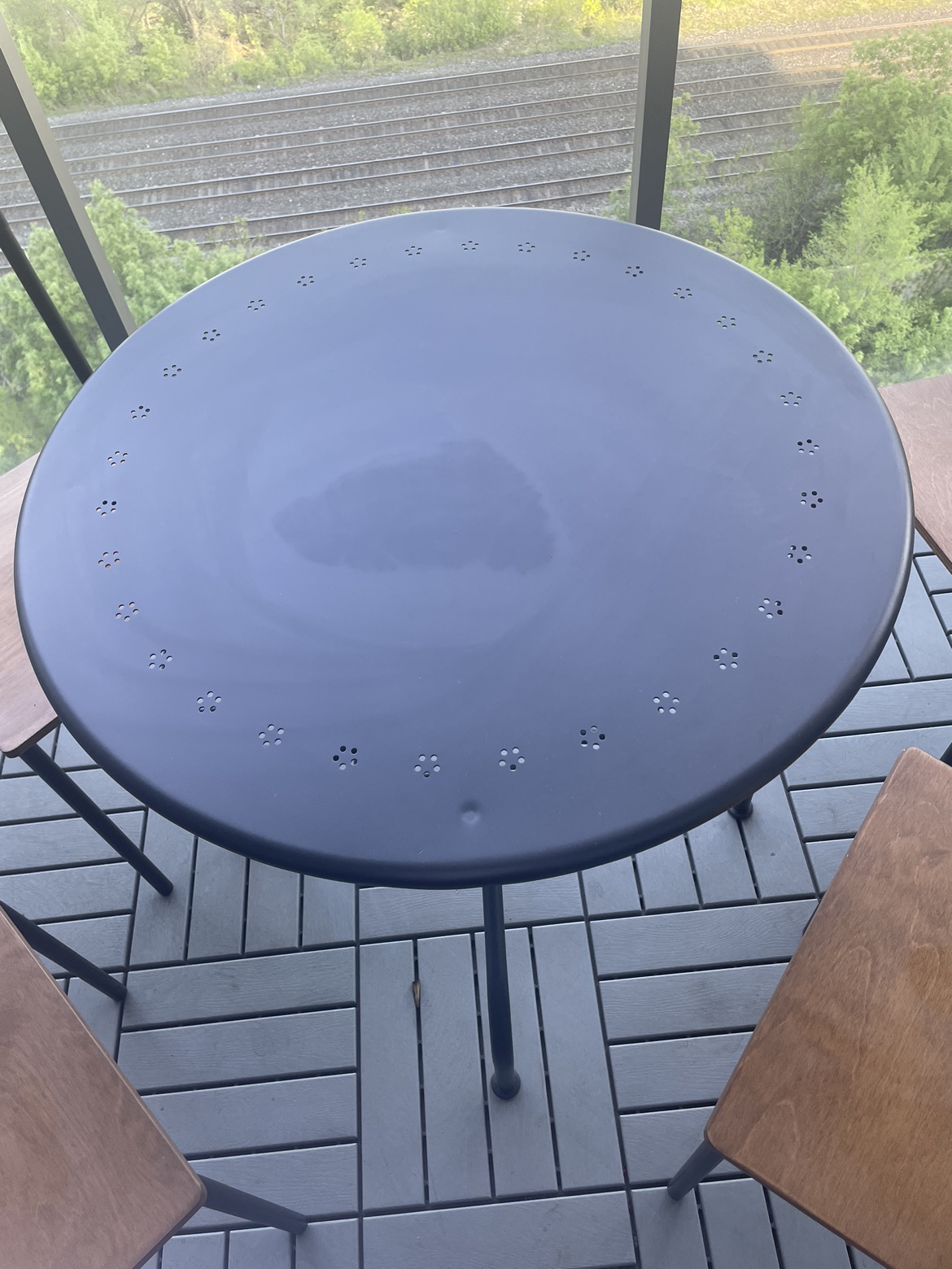 Must go ASAP: Outdoor seating and table - photo 3