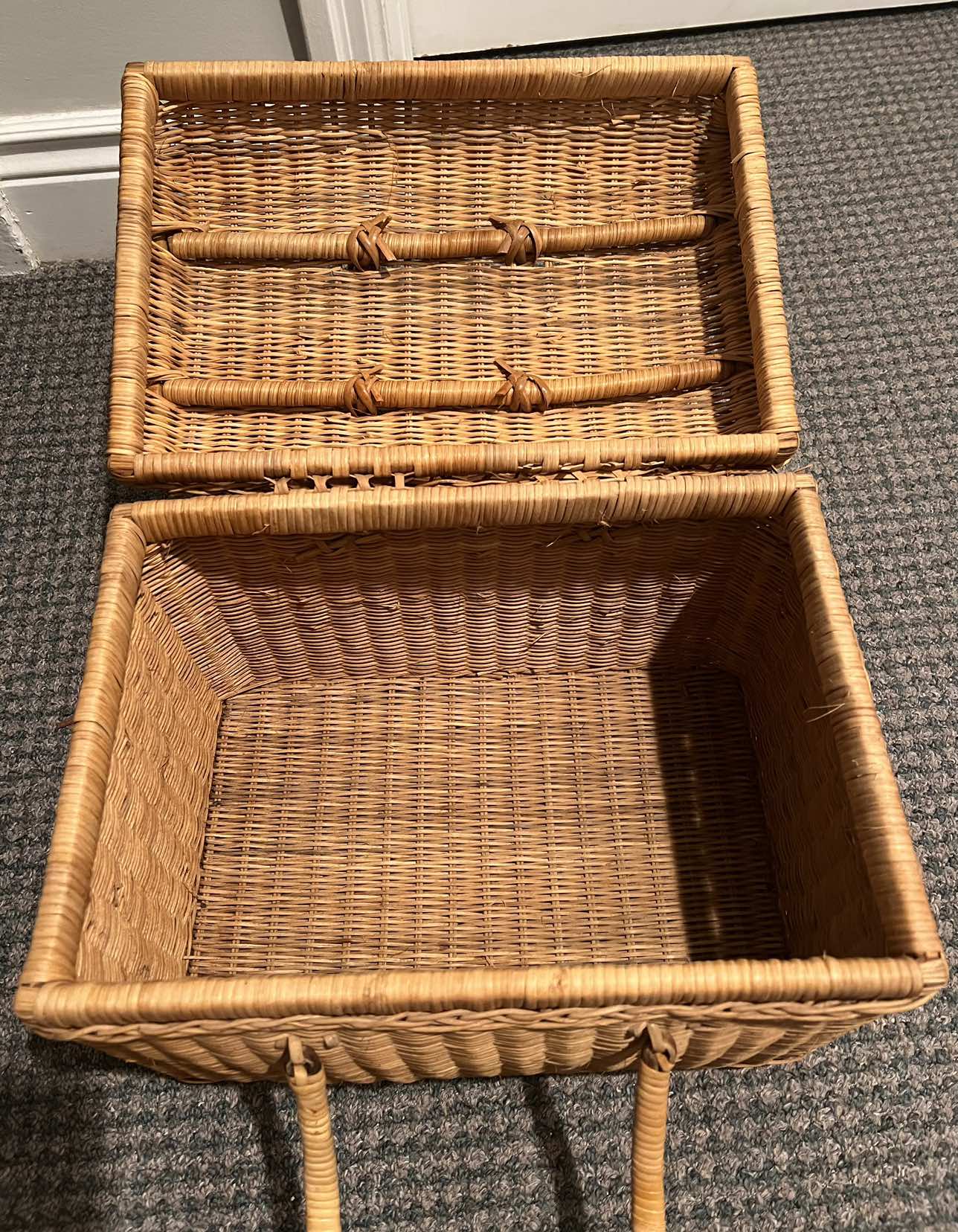 Wicker Basket Perfect For Picnics image indicator(5)