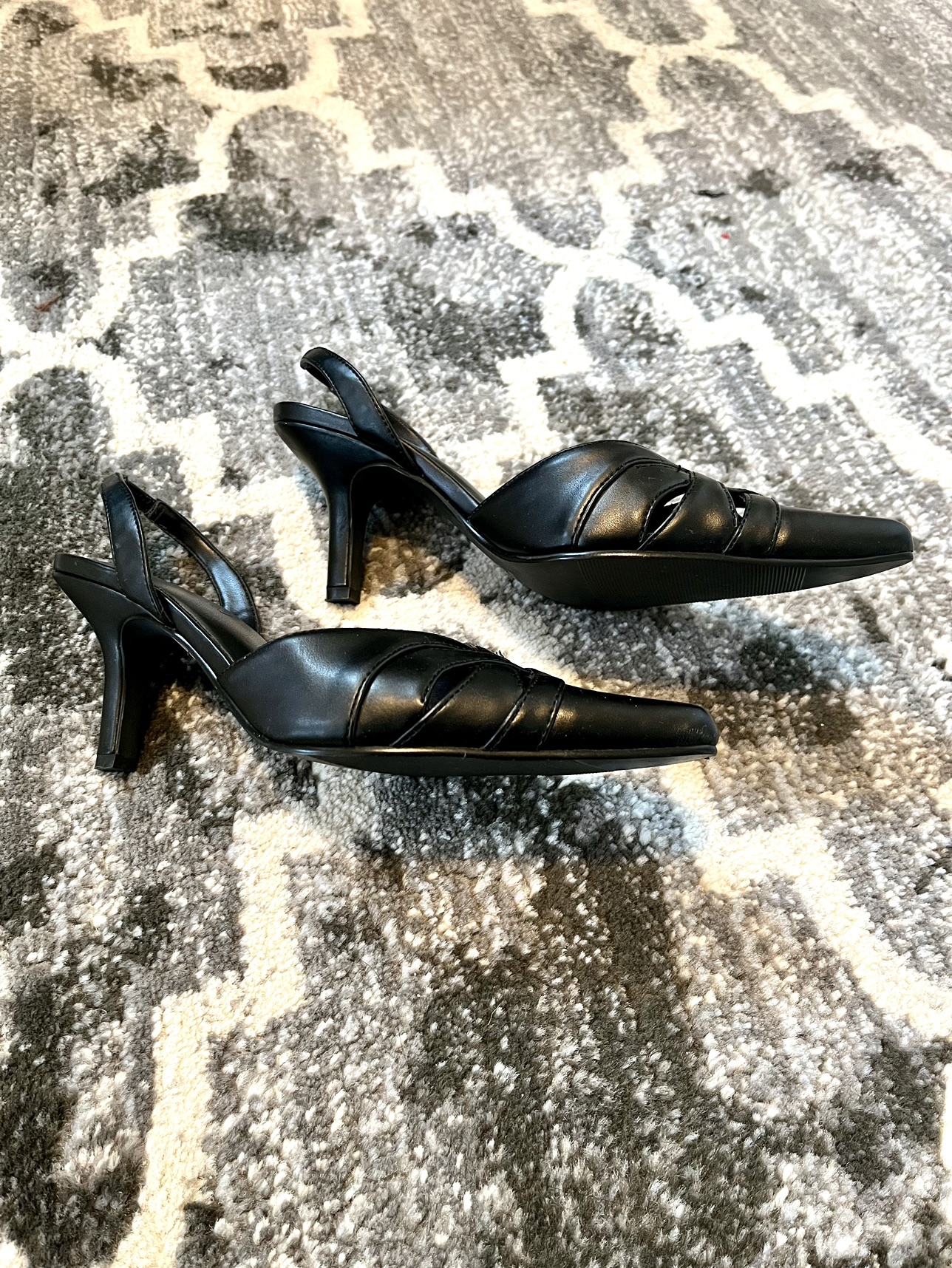 LeChateau Black Low Heel Pumps 5.5 - photo 2