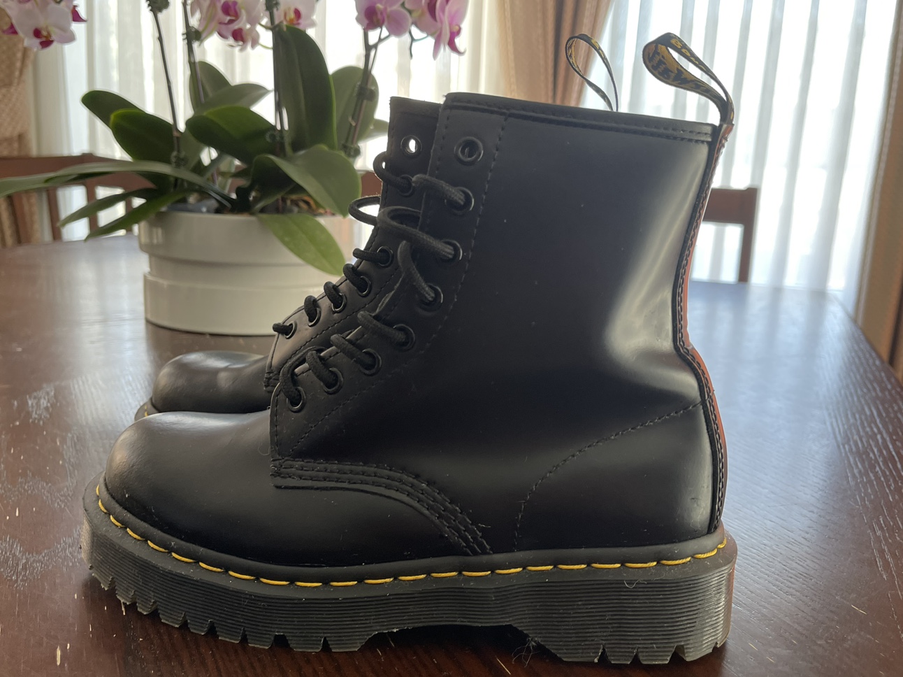 Dr. Martens 1460 LACE UP Women Size 7