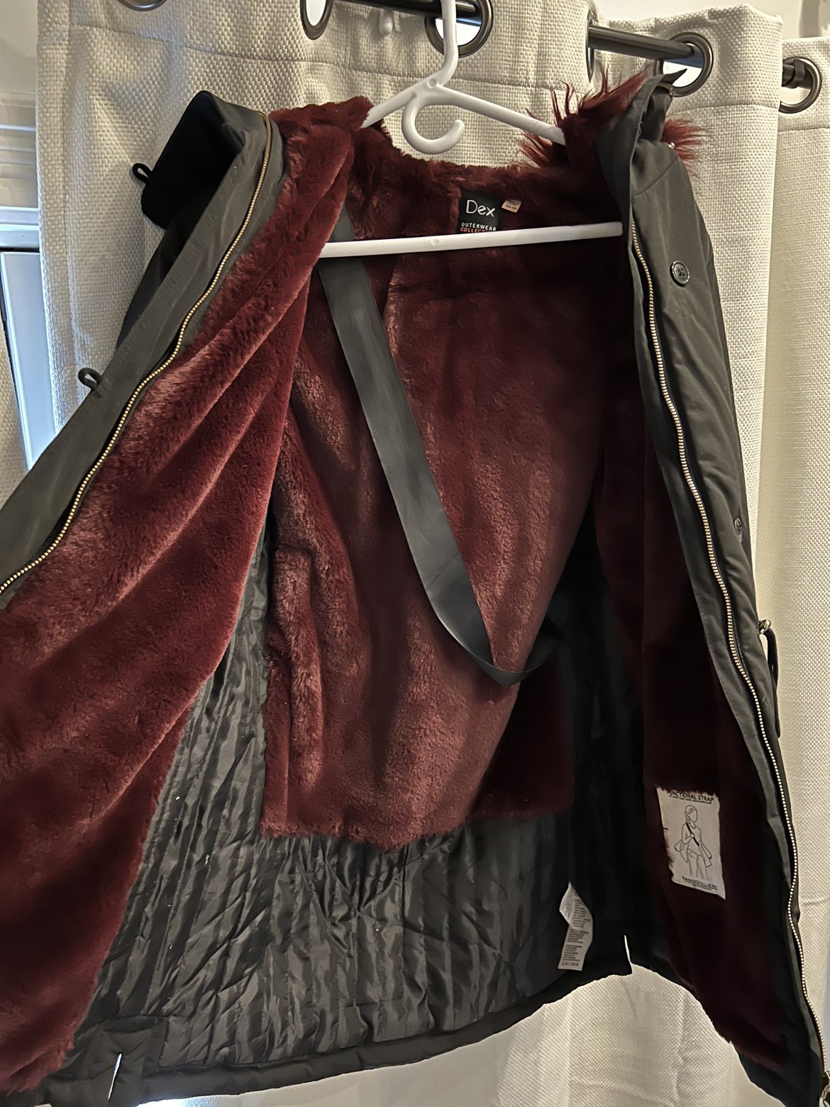 Black coat with red faux fur - photo 3