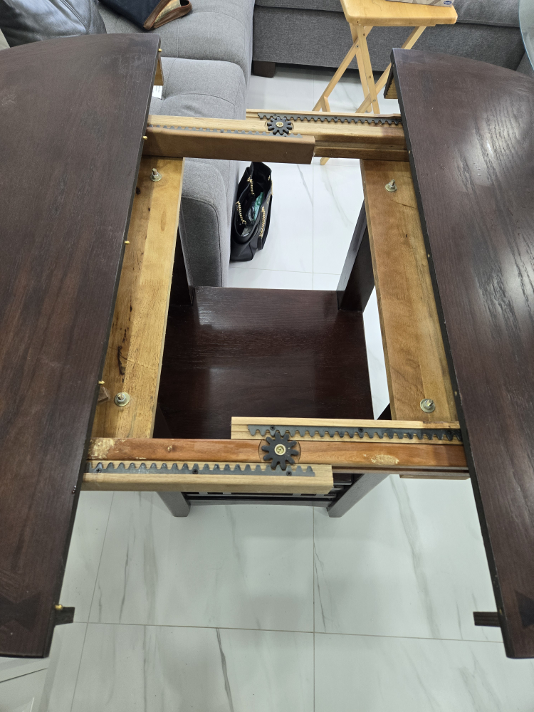 Table and Chair set image indicator(4)