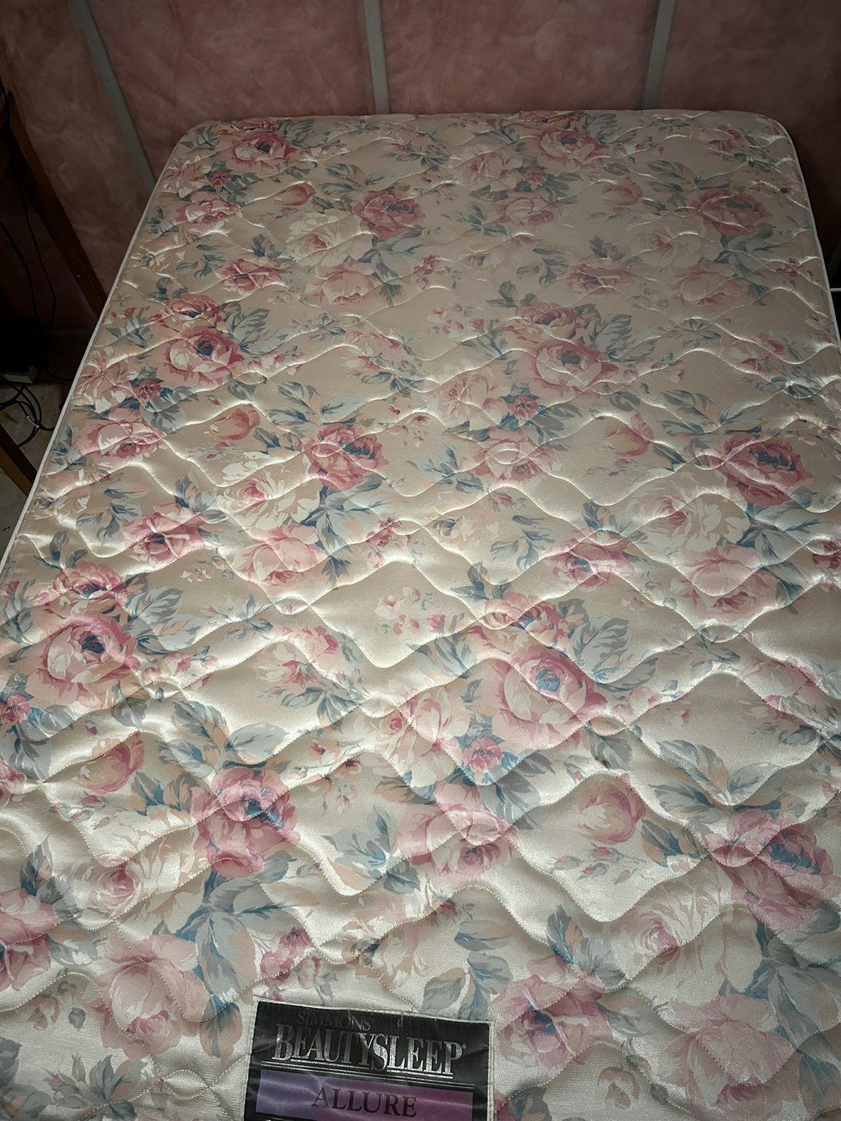 Mattress, boxspring and frame - photo 3