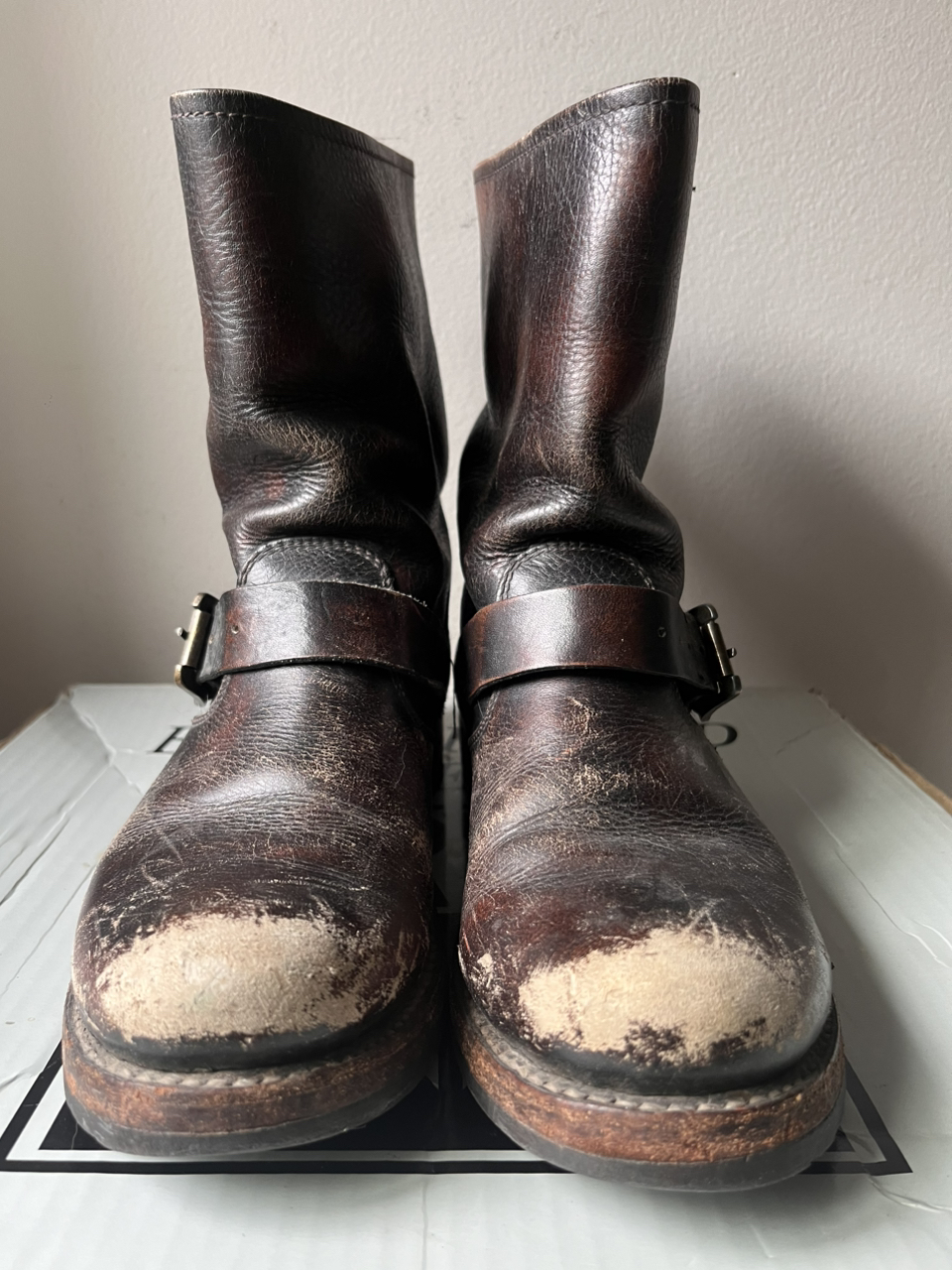 Frye Boots 7 1/2 image indicator(4)