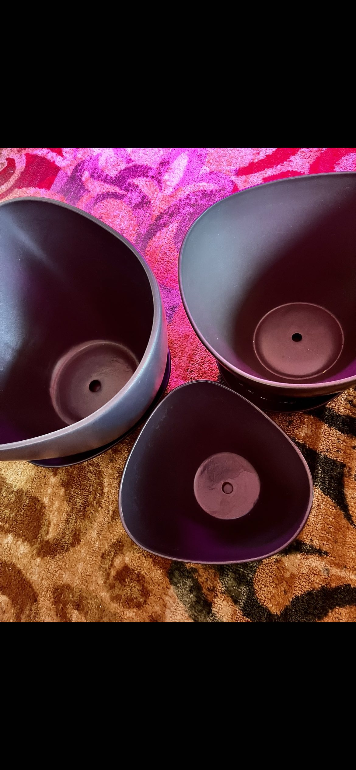 TRIANGULAR PLANTER POT W/ DRAINING PLATE thumbnail