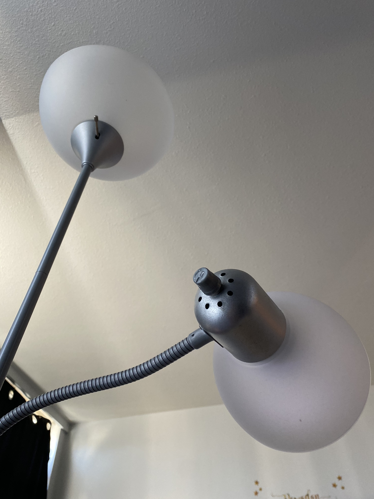 2 floors lamps