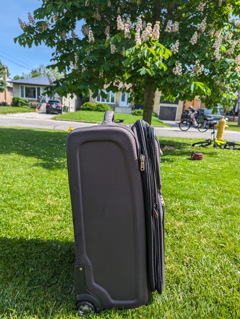 SWISSGEAR LARGE LUGGAGE - photo 2