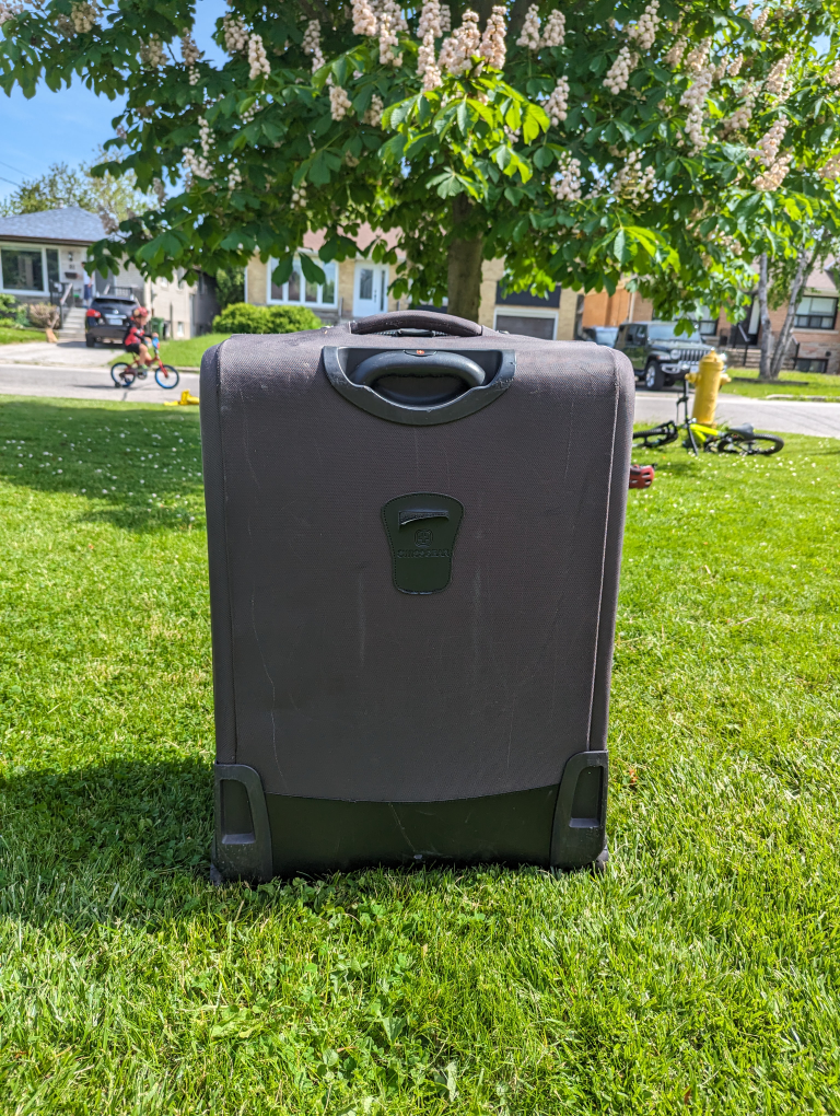 SWISSGEAR LARGE LUGGAGE - photo 3