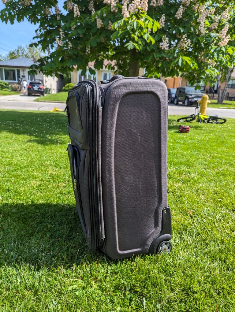 SWISSGEAR LARGE LUGGAGE - photo 4