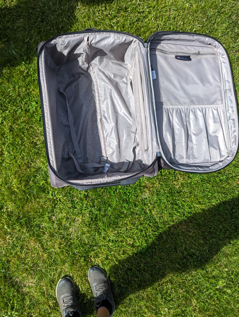 SWISSGEAR LARGE LUGGAGE - photo 5