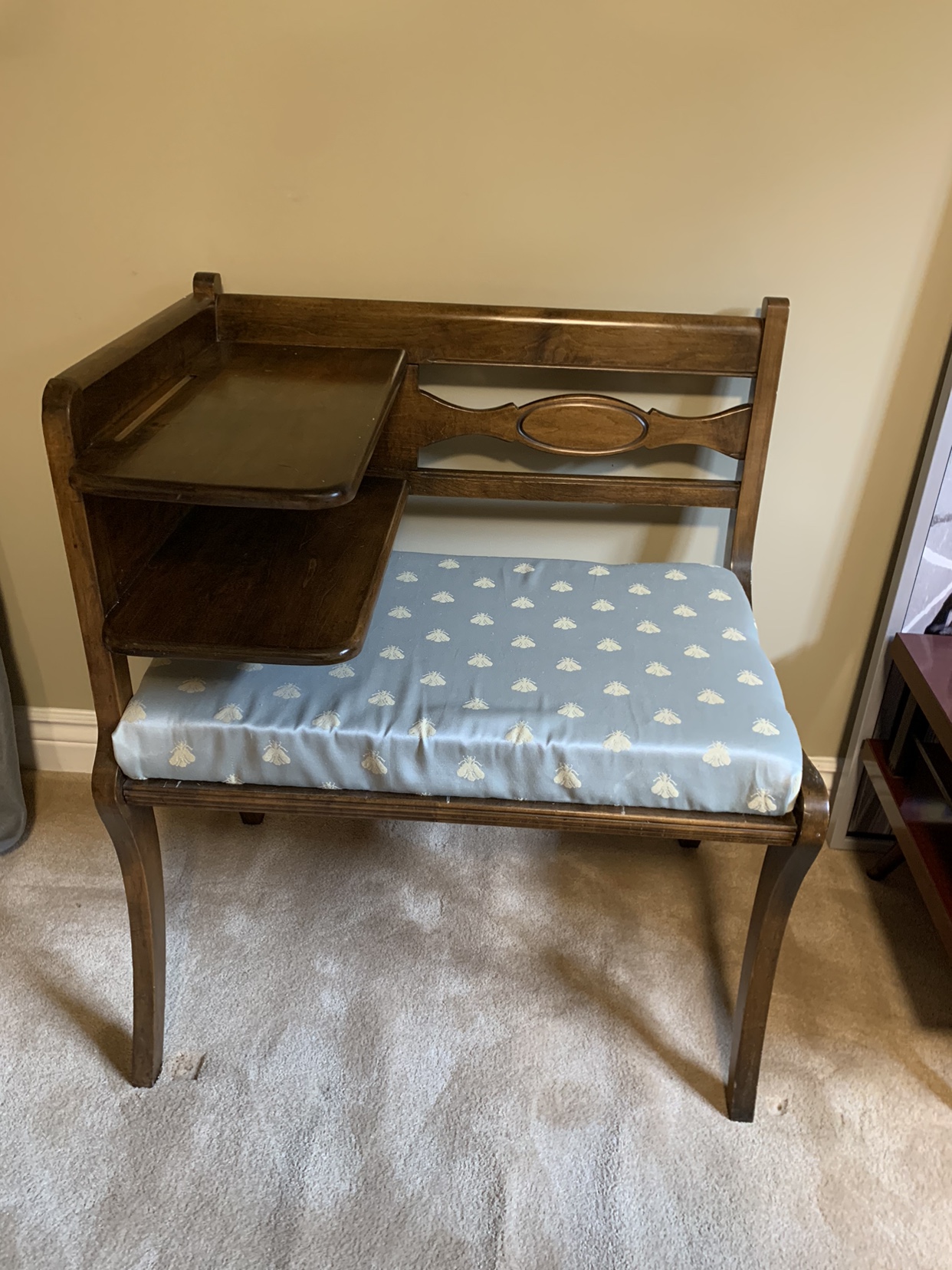 Vintage Telephone Table image indicator(8)