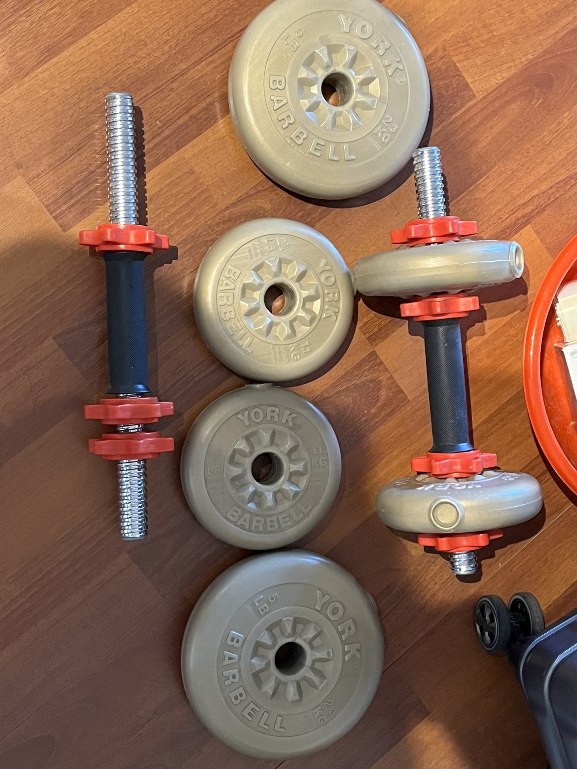 Light weights (2.5 and 5 pounds) (Free)