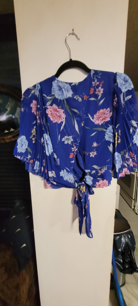 NWT EXPRESS GORGEOUS BLOUSE - photo 2