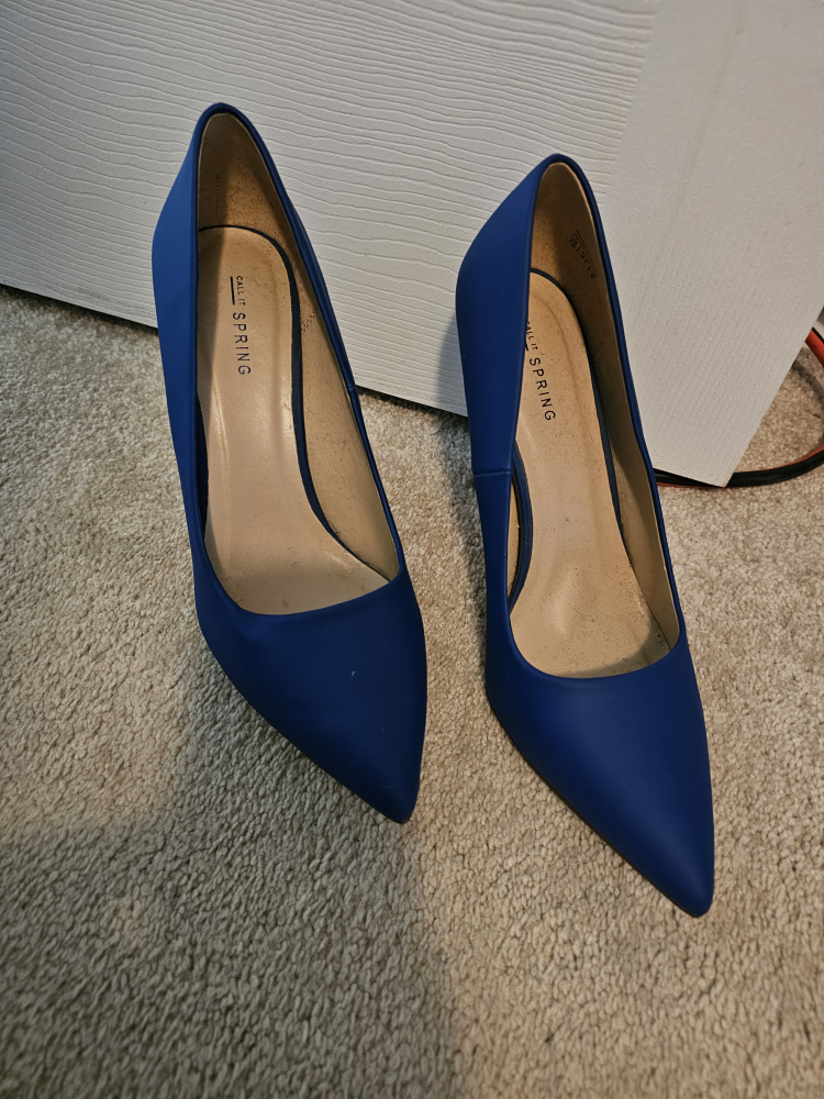 Woman's Shoes thumbnail