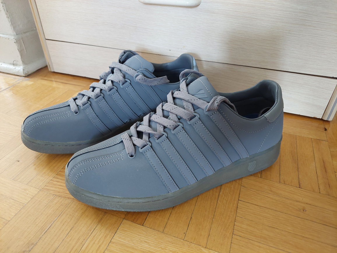 Like New K-Swiss mens size 10 grey shoes kswiss