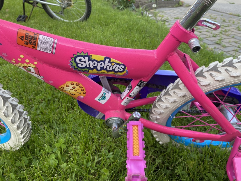 Girls bike with training wheels and basket - photo 4