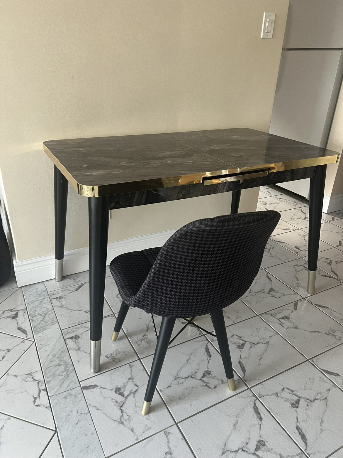 Dining Table (in great condition) - photo 3