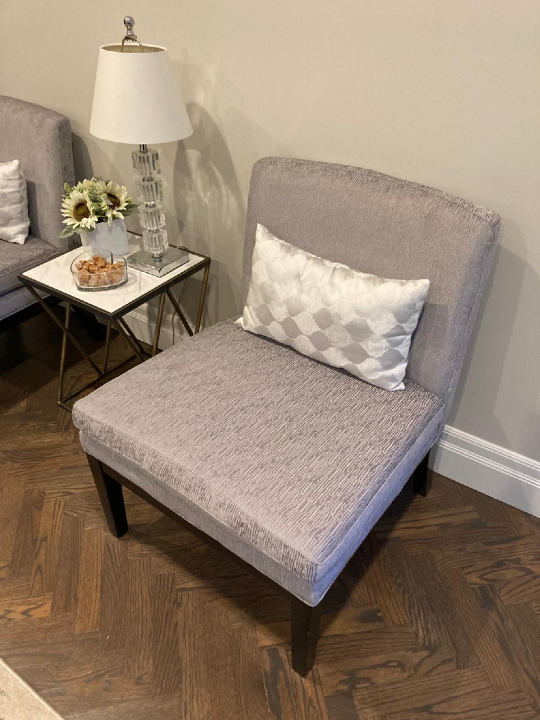 High end accent chairs in excellent condition - photo 3