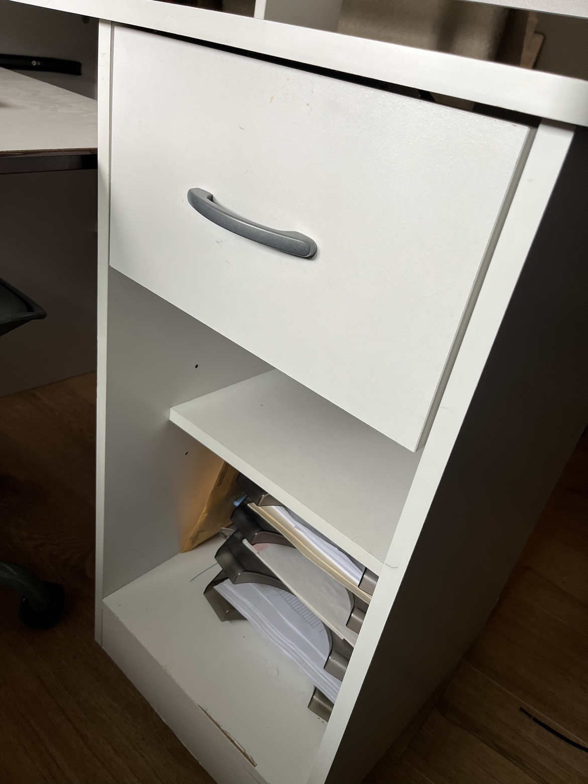 Desk and chair - photo 3