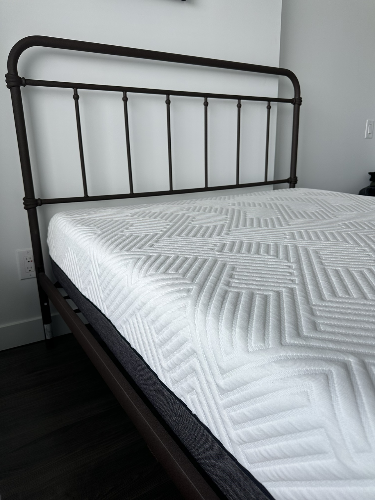 Brand new 10” lucid memory foam mattress for sale