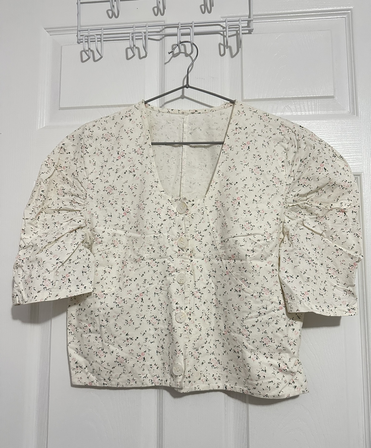 Cotton blouse with puffy sleeves thumbnail