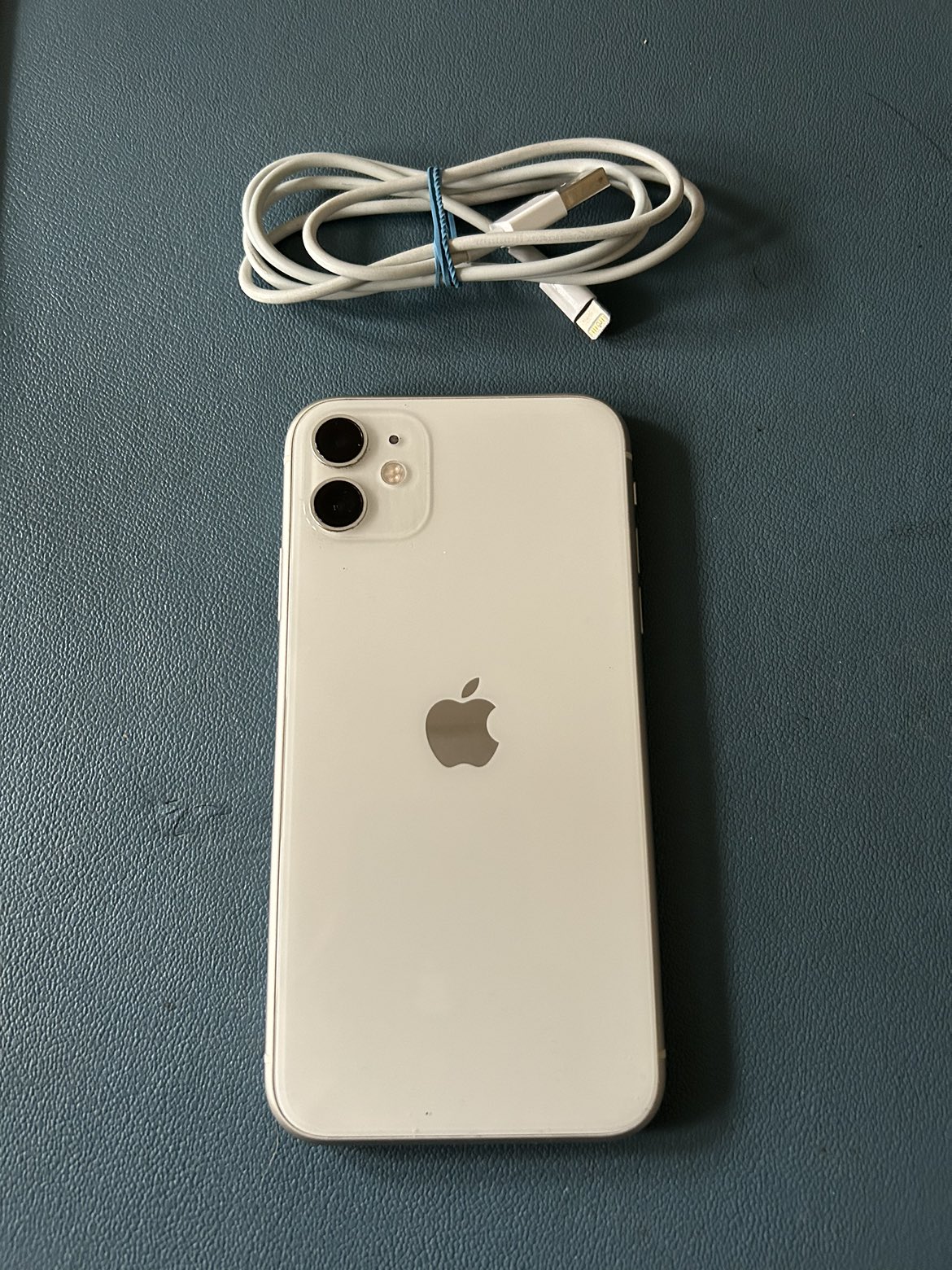 Iphone 11 - White 128GB Unlocked - photo 3
