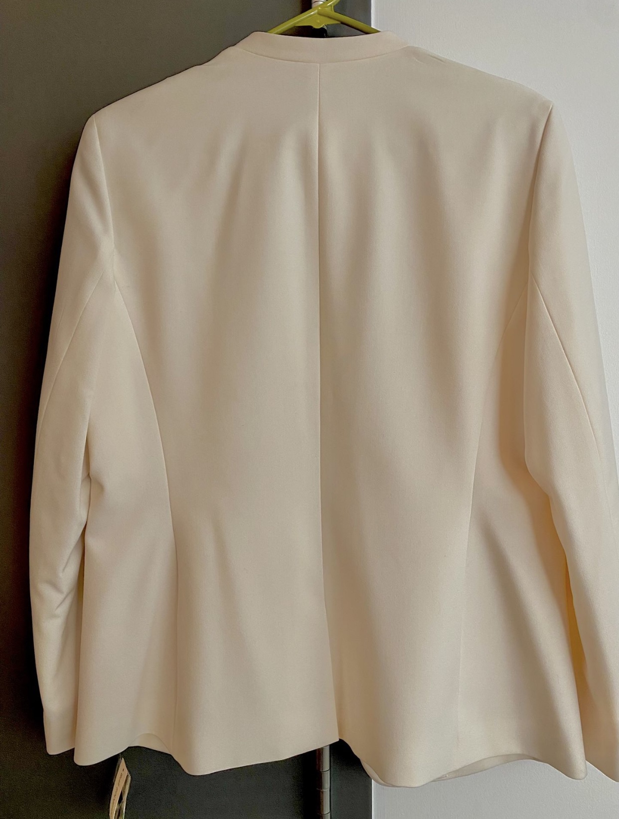 Women’s buttonless blazer image indicator(3)