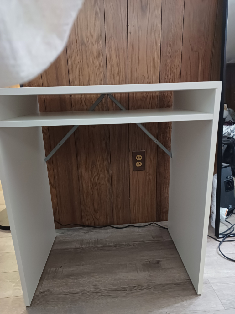 Ikea Furniture 2 pieces white (Like New) - photo 4