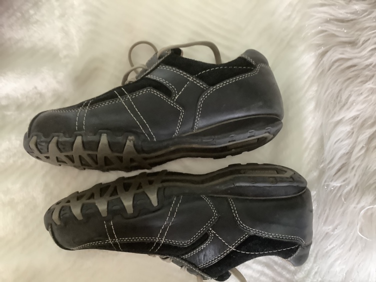 Still two shoes image indicator(2)